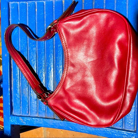 Nine West deep red hand bag! - Picture 2 of 4